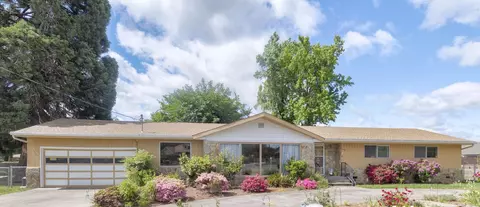 1195 E Park St, Grants Pass, OR 97527