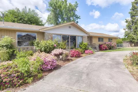 1195 E Park St, Grants Pass, OR 97527
