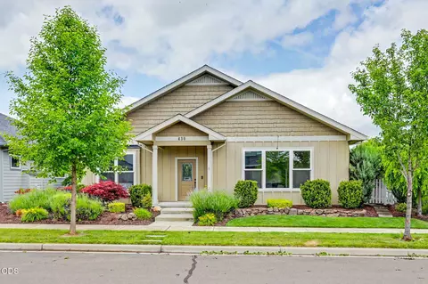 430 Bridge Creek Dr, Central Point, OR 97502