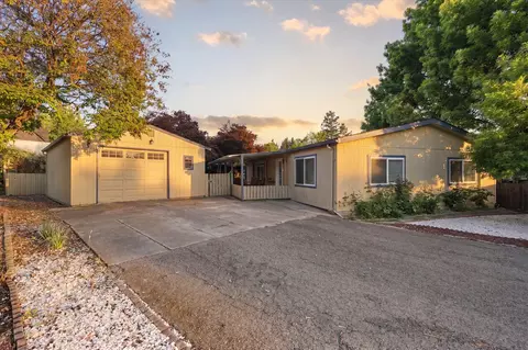 145 Taylor St, Talent, OR 97540