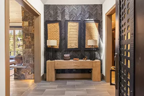 Entry Way - 19472 Pine Dr, Bend, OR 97702 photo 4 of 4