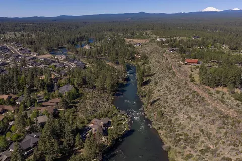 View/Area - 19472 Pine Dr, Bend, OR 97702 photo 3 of 4
