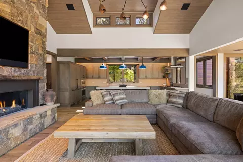Living - 19472 Pine Dr, Bend, OR 97702 photo 5 of 5