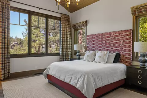 Bedroom - 19472 Pine Dr, Bend, OR 97702 photo 6 of 6