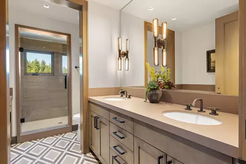 Bath - 19472 Pine Dr, Bend, OR 97702 photo 6 of 8