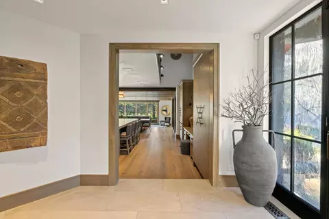 Entry Way - 19472 Pine Dr, Bend, OR 97702 photo 2 of 4