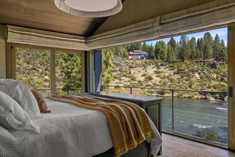 Bedroom - 19472 Pine Dr, Bend, OR 97702 photo 2 of 6