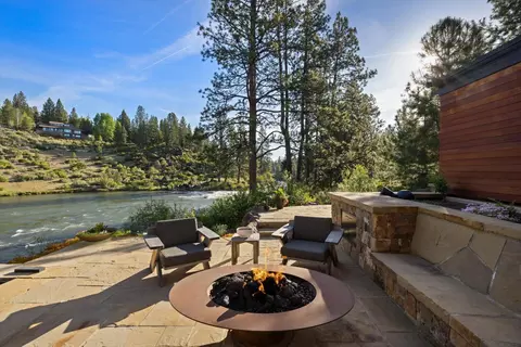 Exterior - 19472 Pine Dr, Bend, OR 97702 photo 3 of 9