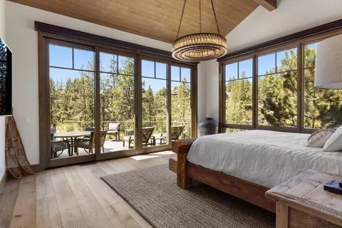 Bedroom - 19472 Pine Dr, Bend, OR 97702 photo 5 of 6