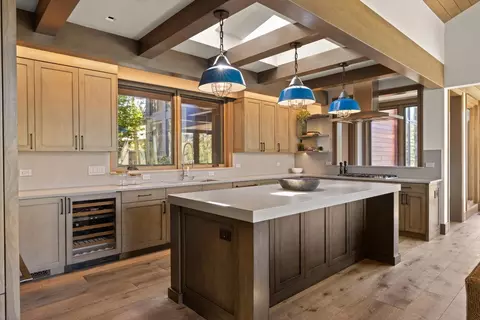 Kitchen - 19472 Pine Dr, Bend, OR 97702 photo 4 of 5