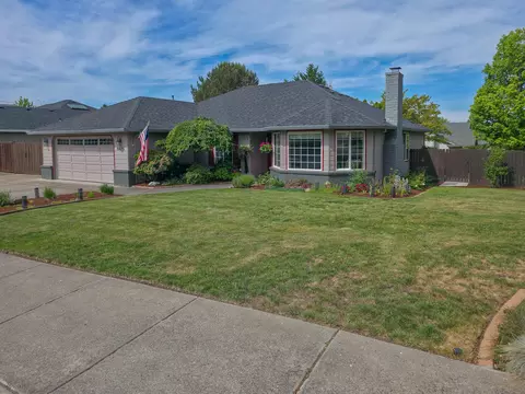 5625 Cherry Ln, Medford, OR 97504
