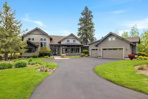 61636 Hosmer Lake Dr, Bend, OR 97702