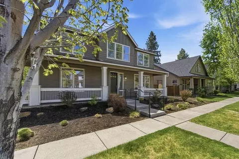 2417 NW Hosmer Lake Dr, Bend, OR 97703