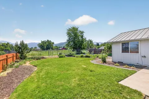 Exterior - 124 Samuel Ln, Phoenix, OR 97535 photo 5 of 11