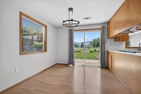 Dining - 124 Samuel Ln, Phoenix, OR 97535 photo 1 of 2