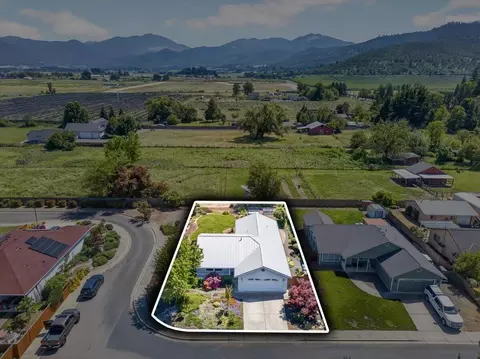 View/Area - 124 Samuel Ln, Phoenix, OR 97535 photo 1 of 7