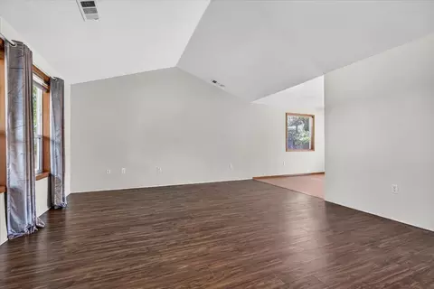 Living - 124 Samuel Ln, Phoenix, OR 97535 photo 1 of 4