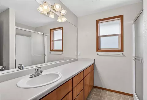 Bath - 124 Samuel Ln, Phoenix, OR 97535 photo 1 of 4