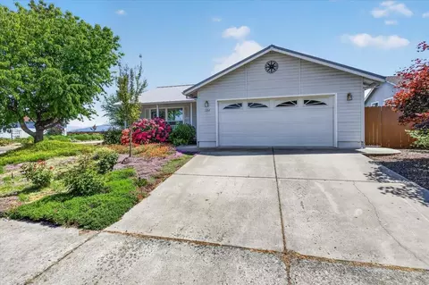Exterior - 124 Samuel Ln, Phoenix, OR 97535 photo 1 of 11