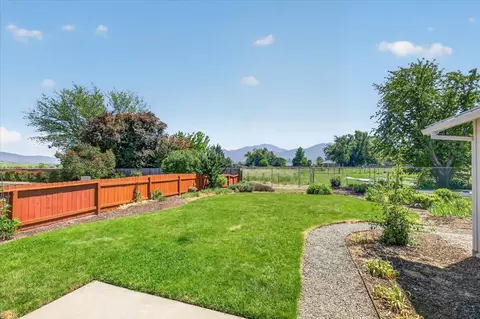 Exterior - 124 Samuel Ln, Phoenix, OR 97535 photo 4 of 11