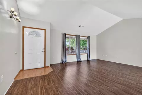 Living - 124 Samuel Ln, Phoenix, OR 97535 photo 3 of 4