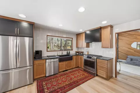 Kitchen - 2728 NW Scandia Loop, Bend, OR 97703 photo 2 of 5