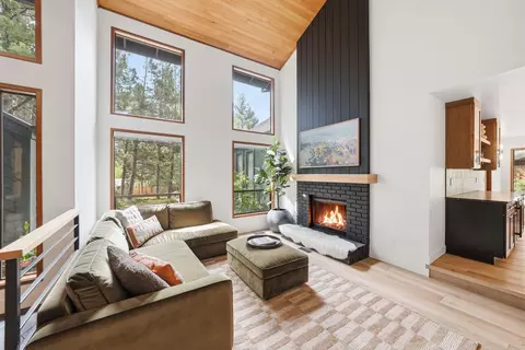 Living - 2728 NW Scandia Loop, Bend, OR 97703 photo 2 of 5