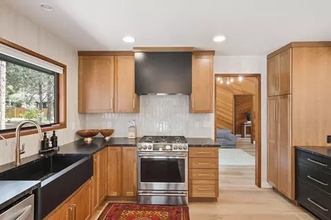 Kitchen - 2728 NW Scandia Loop, Bend, OR 97703 photo 3 of 5