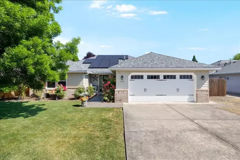 612 Vincent Ave, Central Point, OR 97502