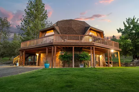226 Entrada Dr, Eagle Point, OR 97524