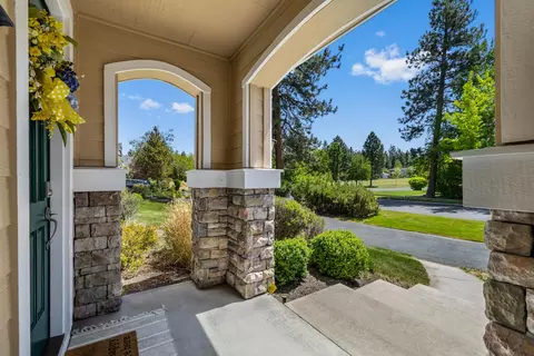 Exterior - 19307 Blue Lake Loop, Bend, OR 97702 photo 3 of 12
