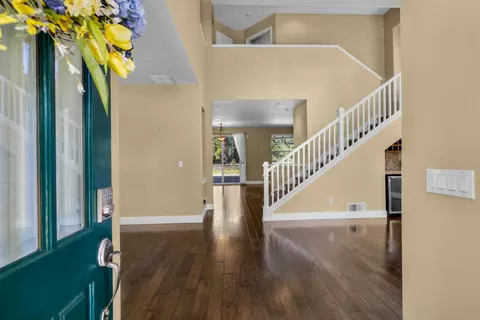 Entry Way - 19307 Blue Lake Loop, Bend, OR 97702 photo 1 of 2