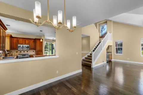 Living - 19307 Blue Lake Loop, Bend, OR 97702 photo 3 of 9
