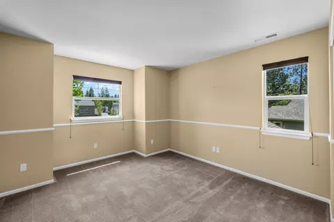 Bedroom - 19307 Blue Lake Loop, Bend, OR 97702 photo 4 of 7