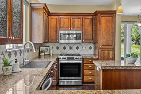 Kitchen - 19307 Blue Lake Loop, Bend, OR 97702 photo 2 of 3