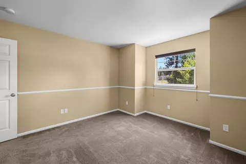 Bedroom - 19307 Blue Lake Loop, Bend, OR 97702 photo 5 of 7