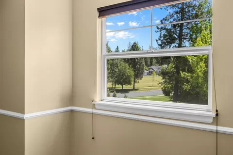 Bedroom - 19307 Blue Lake Loop, Bend, OR 97702 photo 6 of 7