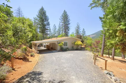 600 Manzanita Dr, Rogue River, OR 97537
