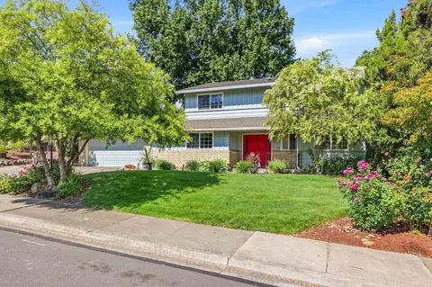 533 N Wexford Cir, Medford, OR 97504