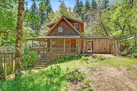 3315 Sardine Creek Rd, Gold Hill, OR 97525