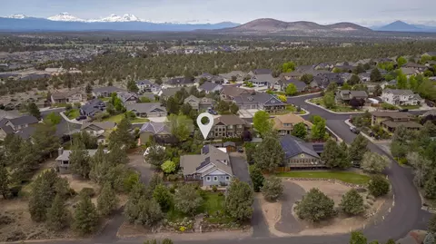 3687 SW 35th St, Redmond, OR 97756