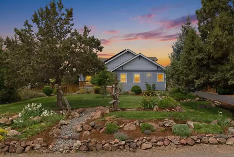 3687 SW 35th St, Redmond, OR 97756