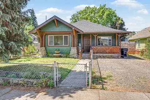 516 S Grape St, Medford, OR 97501
