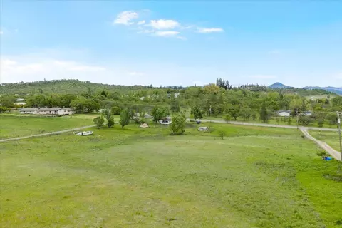 963 Stevens Rd, Eagle Point, OR 97524