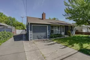 876 W Stewart Ave, Medford, OR 97501