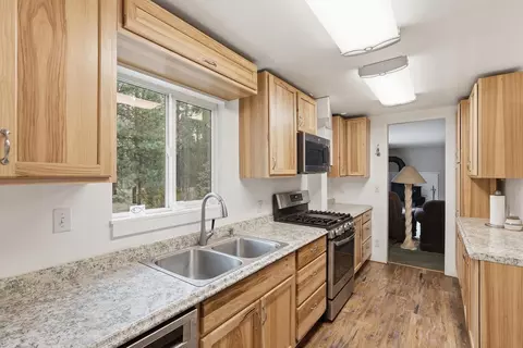 Kitchen - 15789 Deedon Ln, La Pine, OR 97739 photo 3 of 3