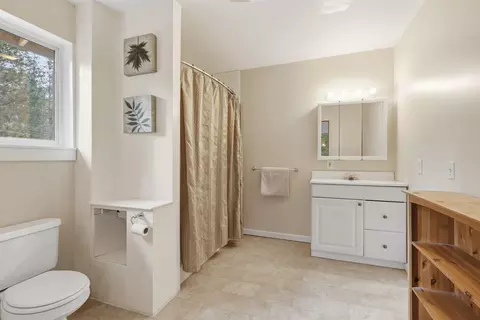 Bath - 15789 Deedon Ln, La Pine, OR 97739 photo 1 of 1