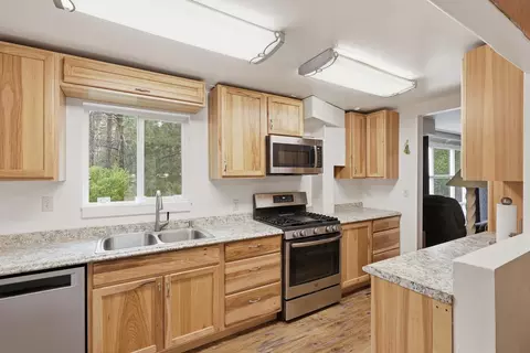 Kitchen - 15789 Deedon Ln, La Pine, OR 97739 photo 1 of 3