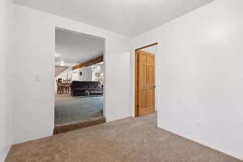 Entry Way - 15789 Deedon Ln, La Pine, OR 97739 photo 2 of 6