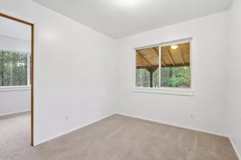 Bedroom - 15789 Deedon Ln, La Pine, OR 97739 photo 1 of 9